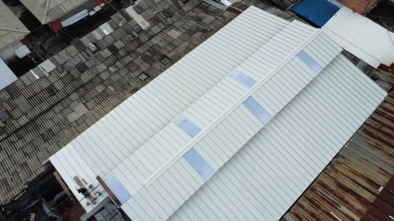 Lee más sobre el artículo Teja Click Lock: Cubierta Metálica sin Perforaciones