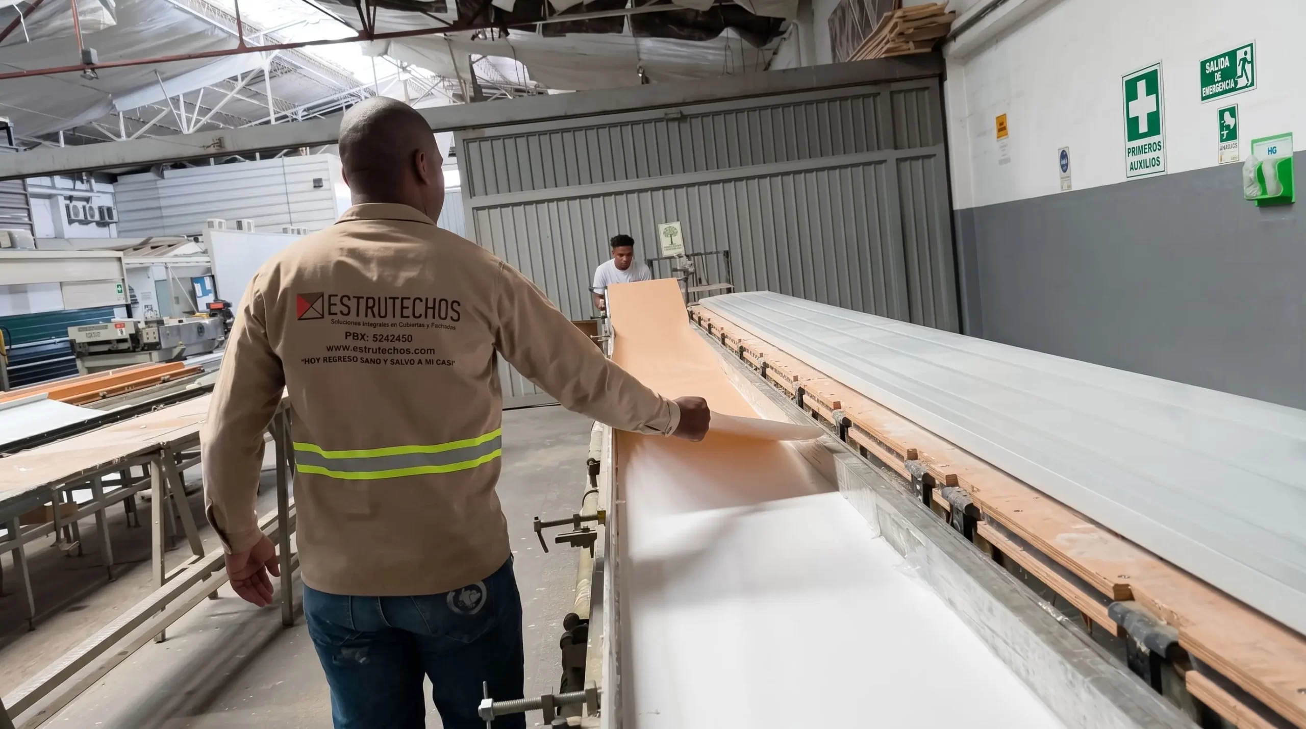 Fabricación de cubiertas metálicas Estrutechos en Cali, Valle